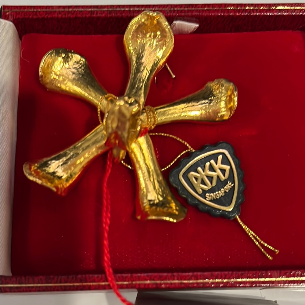 RIRIS 1970s Singapore’s   Gold Floral Brooch with Red Accents.